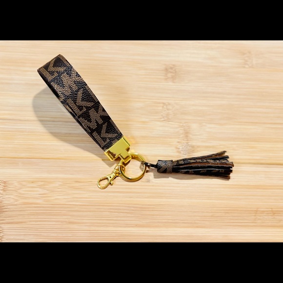 Designer wristlet keychains - Picture 4 of 14